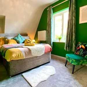 https://beautiful-stylish-2-bedroom-apartment-5-minute-walk-to.bournemouth-hotels.org