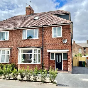 https://pepperwell-close-to-city-centre-pet-friendly.yorkshirehotels.net