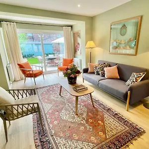 https://pepperwell-close-to-city-centre-pet-friendly.yorkshirehotels.net