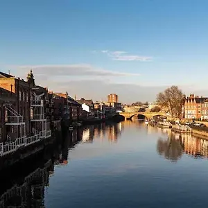 https://bartley-york-central-walking-distance-to-city.yorkshirehotels.net