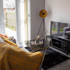  Holiday home Cosy 2-bed House In